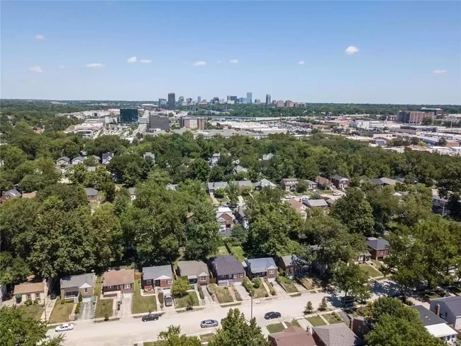 Photo - 8739 White Ave