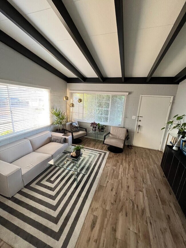 Photo - 909 E Marlette Ave Unit Apt 3