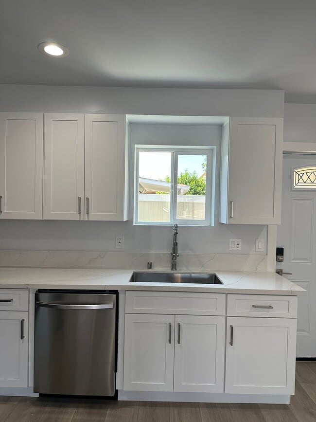 Photo - 1128 12th St Unit 2 Bedroom, 2 Bathroom Renovated Apartment