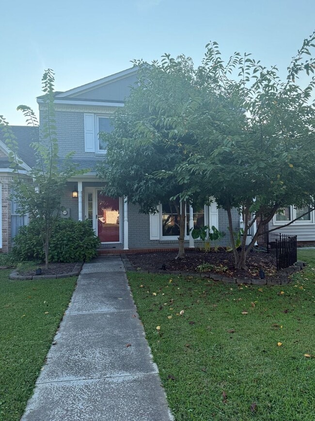 Building Photo - Welcome to this stunning 3-bedroom, 2.5-ba... Rental