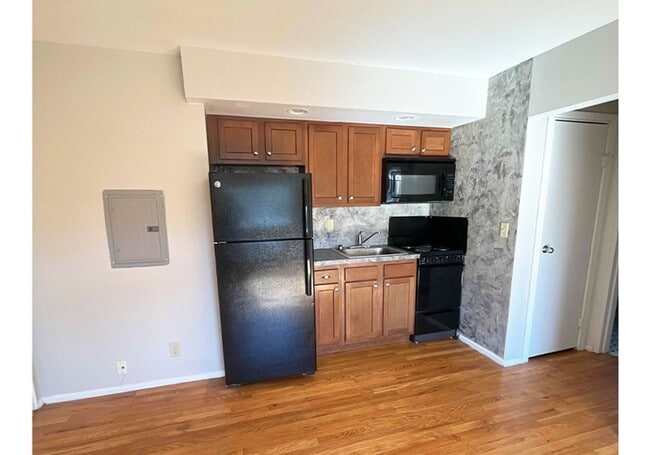Building Photo - 562 Lowell Ave Unit 562-04