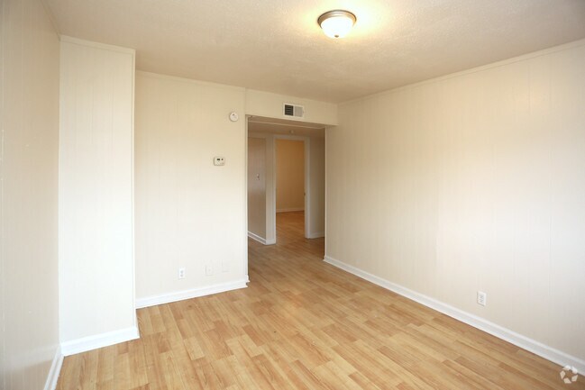 Photo - Lincoln Manor