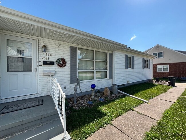 2541-2543 Edgemont