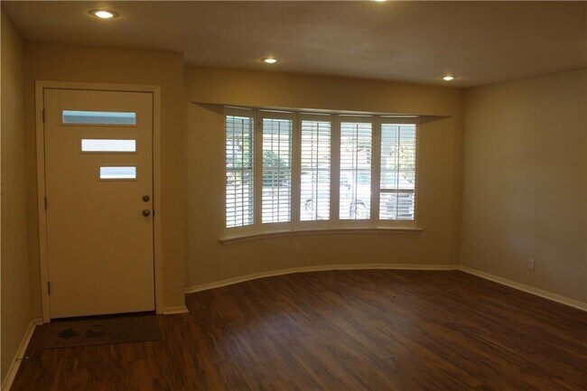 Photo - 3006 Maplelawn Cir