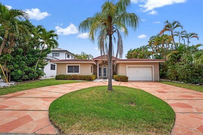 Building Photo - 317 S Riverside Dr Rental