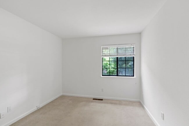 Photo - 2089 Fostoria Cir