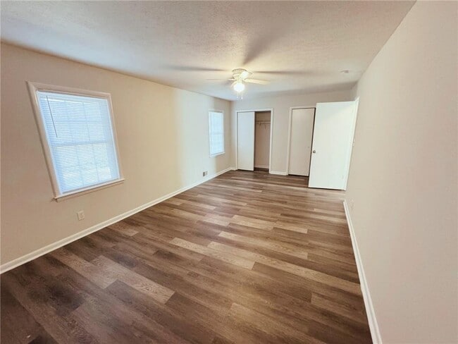 Photo - 1016 Waterside Dr SE