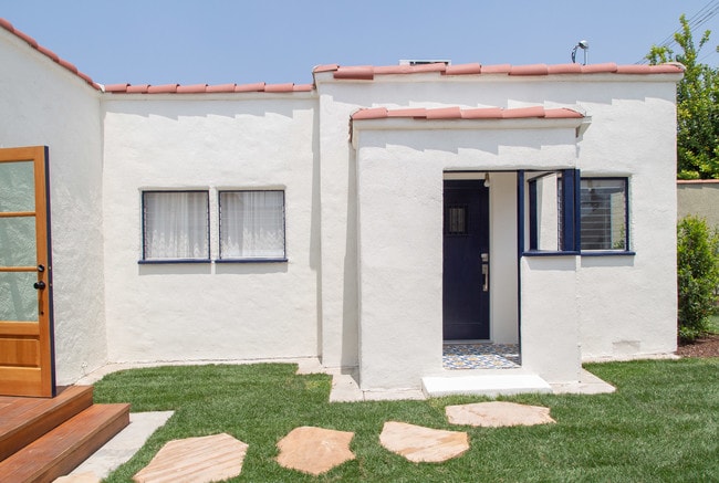 Building Photo - 3625 Edenhurst Ave Unit 3625.5