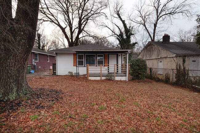 Newly Renovated 3/2 w/ Large Backyard in O... - Newly Renovated 3/2 w/ Large Backyard in O... House