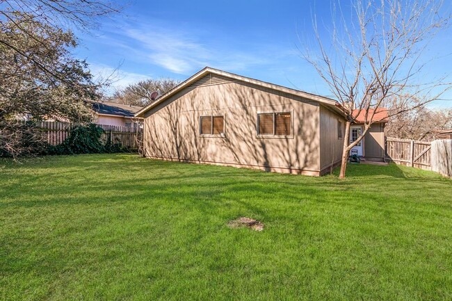 Photo - 11205 Slippery Elm Trail