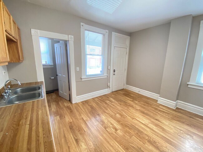 Photo - Hunter Ave 1444-1446 ONYX Unit 1444