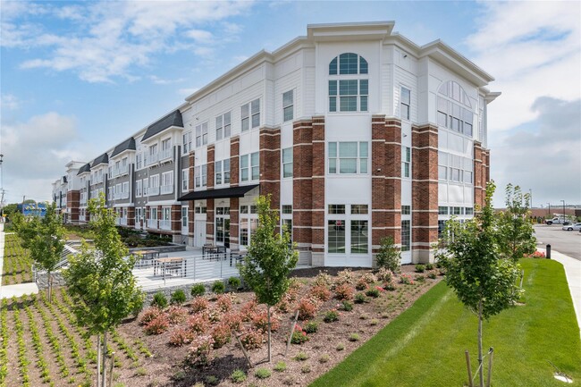 Building Photo - 75 E Hoffman Ave Unit 2041 Rental