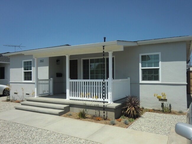 Building Photo - 1907 W 154th Pl Rental