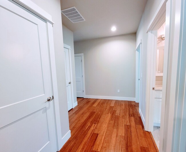 Photo - Luxurious and spacious 3 bed home in Manette