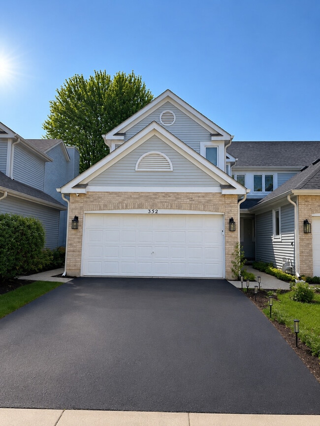 Building Photo - 352 Bristol Ln