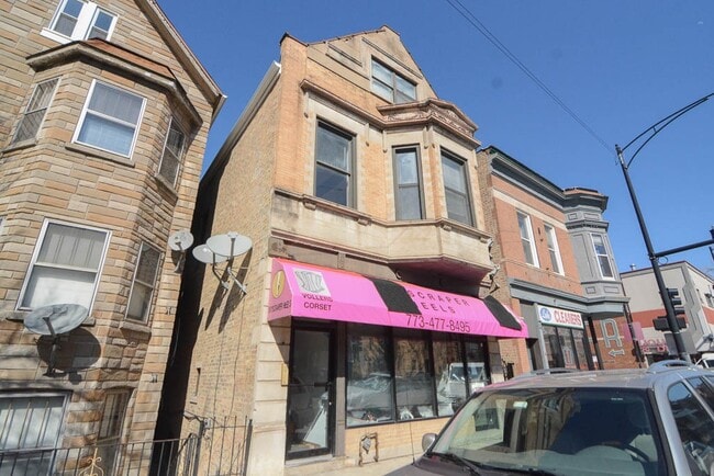 Photo - 2216 W Belmont Ave Unit J08P