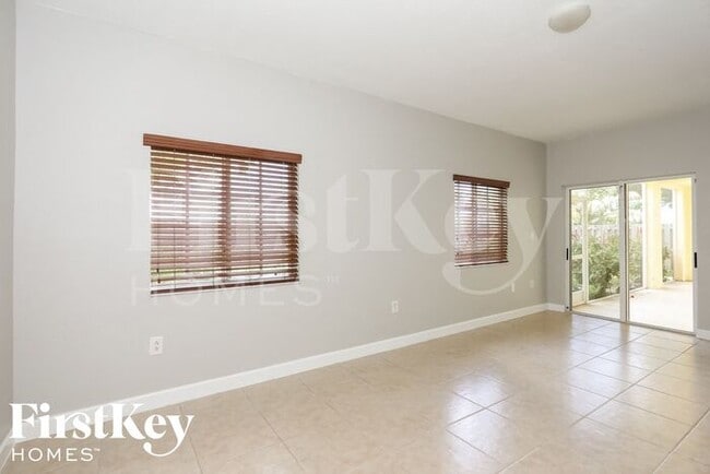 Photo - 2965 NE 4th St
