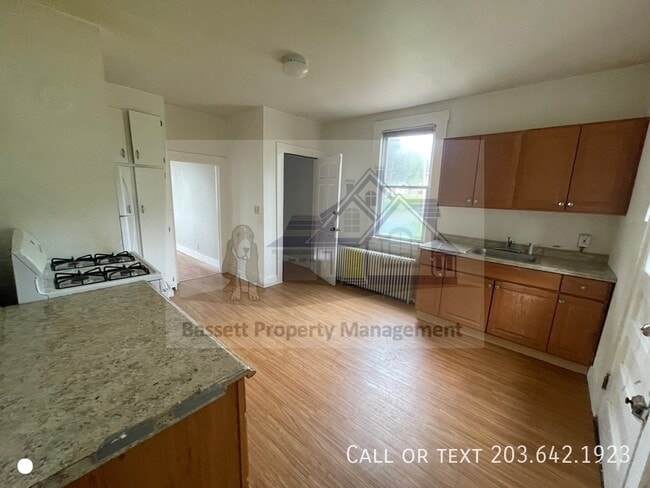Photo - 115 Hubbard Pl