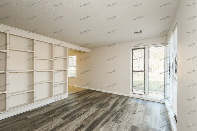 Photo - 16 St Laurence Dr