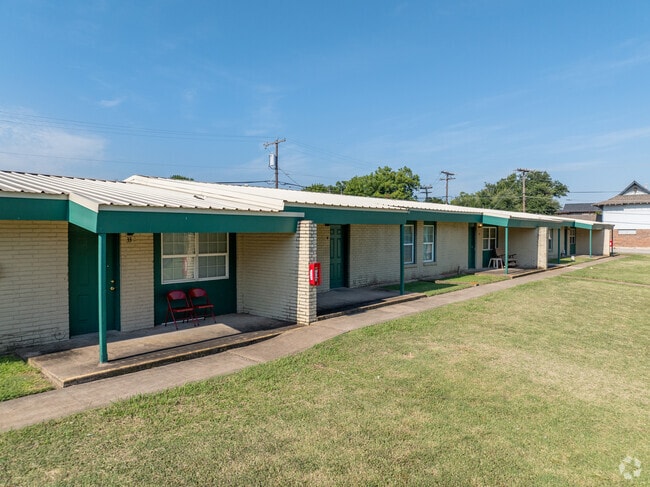 Photo - Lake Air Green Apartments