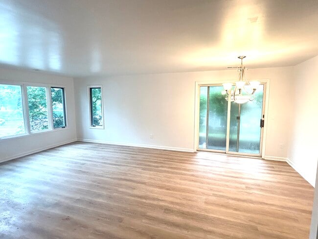 Building Photo - 45 Augusta Dr Unit 45 Augusta Drive Rental