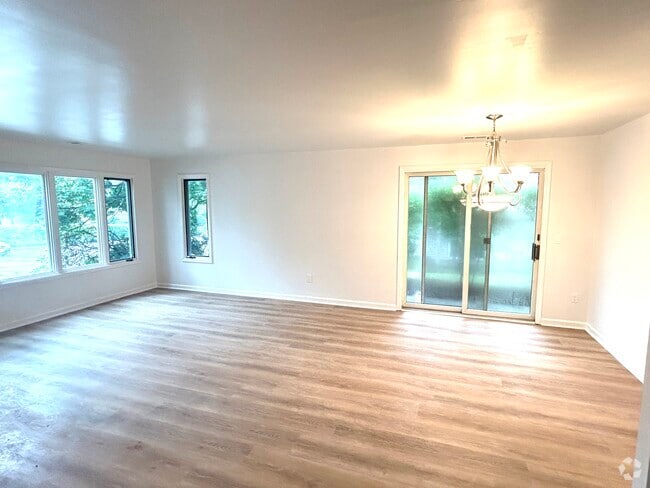 Building Photo - 45 Augusta Dr Unit 45 Augusta Drive Rental