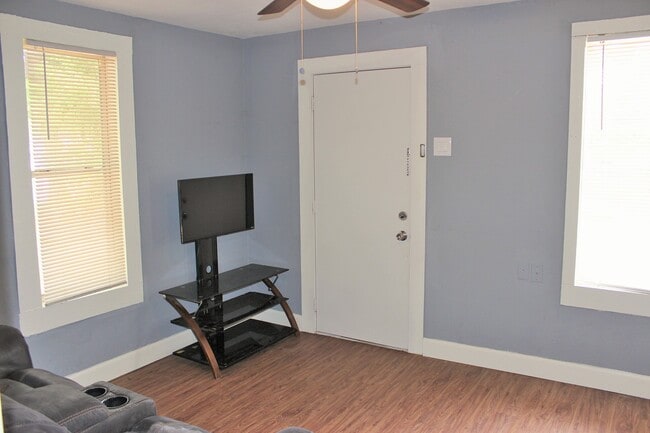 Photo - 1312 E Alamo St