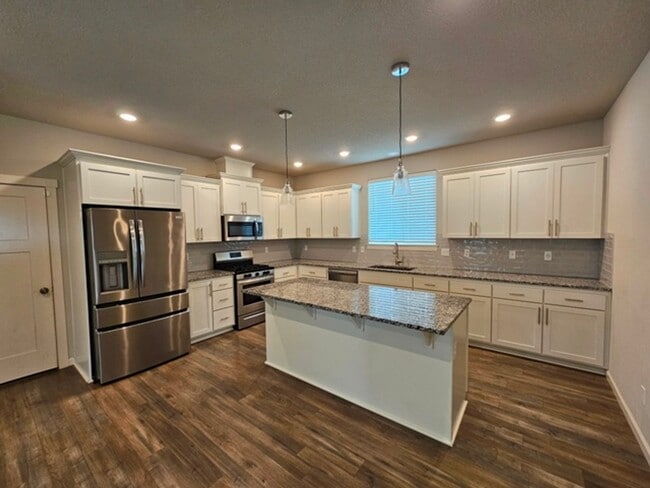 Photo - 5Bd/3Ba Two Story House - For viewing!