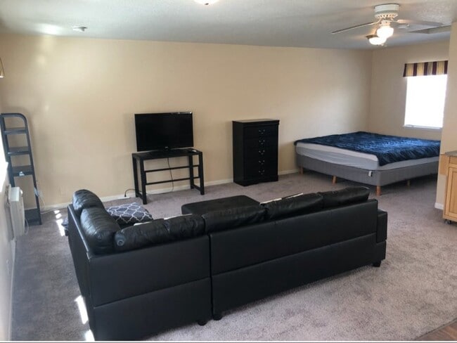 Building Photo - 1 NE Park Ln