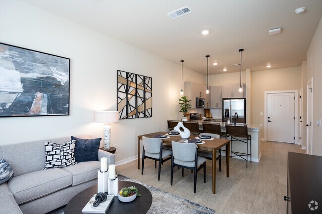 1BR, 1BA - 725SF