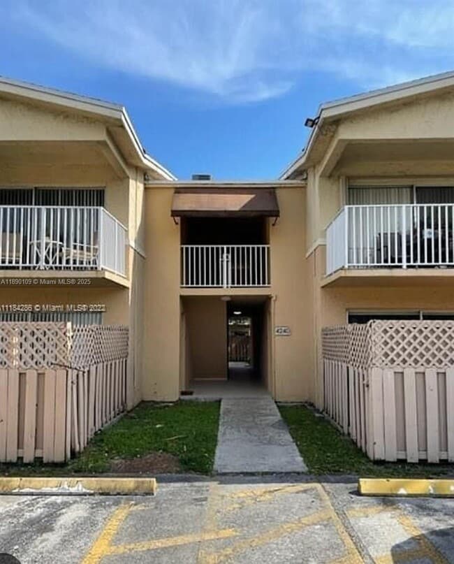 Building Photo - 4240 NW 79th Ave Unit 1A