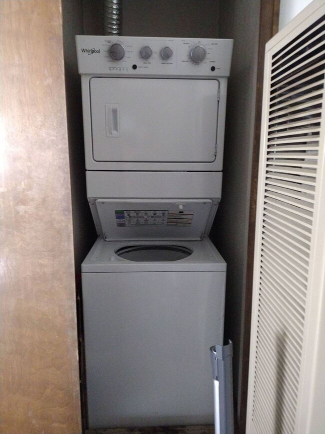 Photo - 519 W 6th St