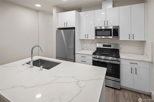 Photo - 1709 Harbor Ave SW