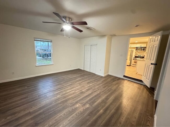 Photo - 122 Oak St