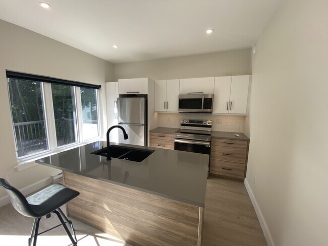 Photo - 180 Hillsborough Rd Unit 201