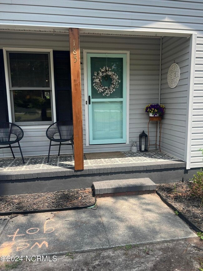 Photo - 185 N Peach St