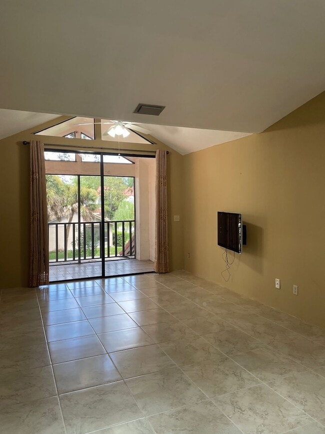 Photo - 546 Via Fontana Dr