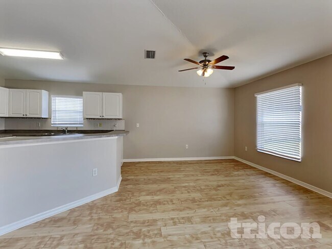 Photo - 2707 95th St E