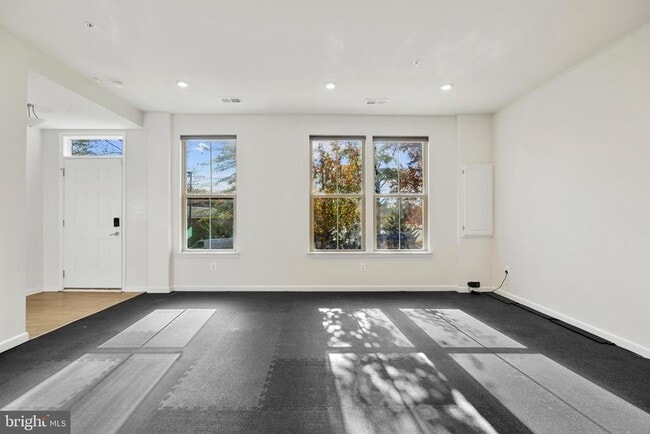 Building Photo - 10012 Aerospace Rd