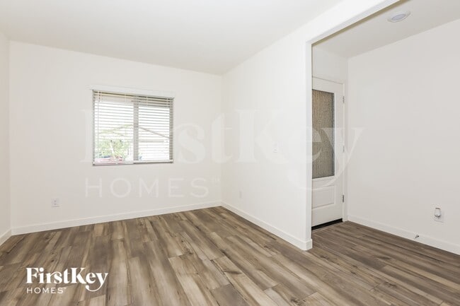 Photo - 967 W 20th St