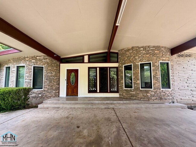 Building Photo - Architectural Beauty with Exceptional Character and Space Near West Ave., Vance Jackson & Loop 410!