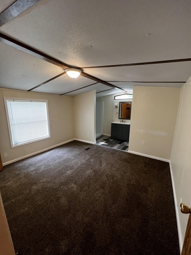 Photo - 1035 Aaron Ln