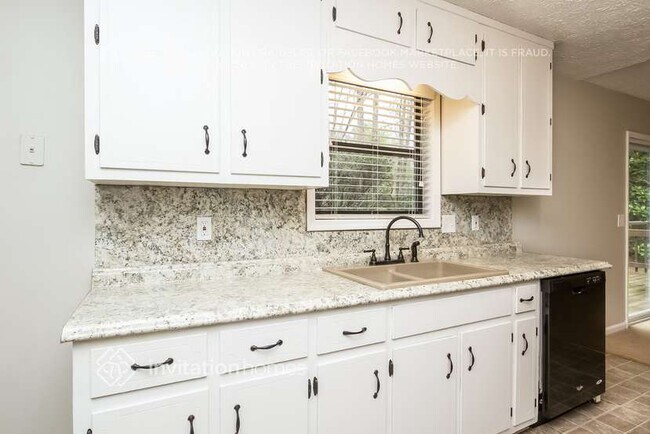 Photo - 2460 Deerfield Dr