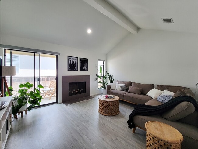 755 Bering Dr Unit B