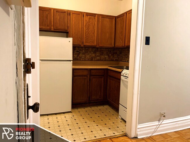 Photo - 711 W Belmont Ave Unit 109