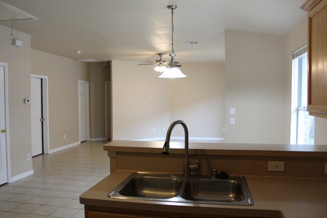 Photo - 402 Masters Ave