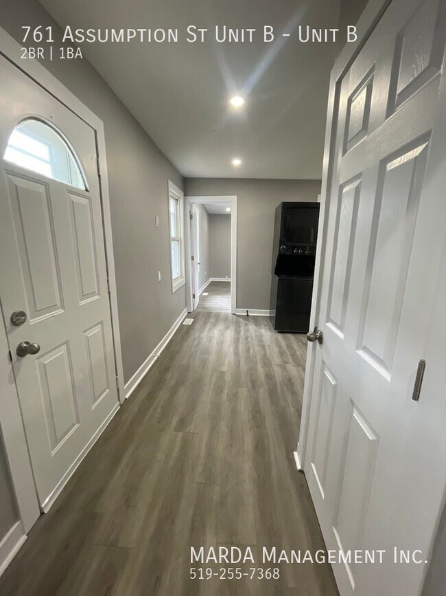 Photo - NEWLY RENOVATED 2 BED / 1 BATH UNIT ON ASSUMPTION + HYDRO & GAS! Unit B