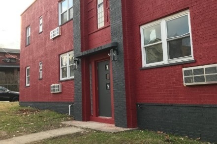 Building Photo - 2111 Lawn Ave Unit 1