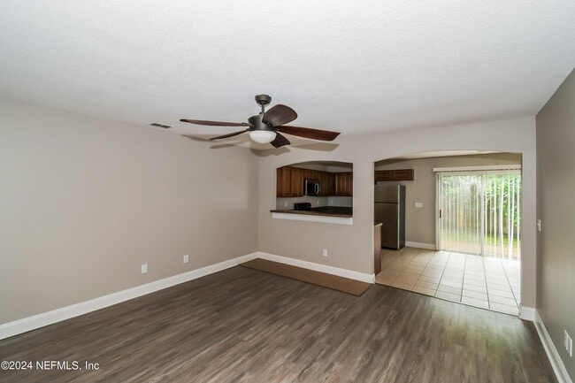 Photo - 8125 Cahoon Dr W