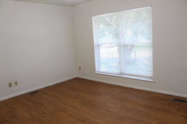 Photo - 1120 Lanore Dr